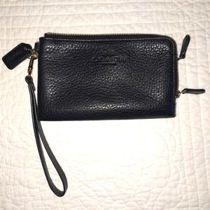 Like-new leather Coach Double Corner Zip Wristlet
